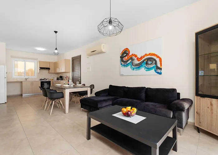 Sunny 2br Family - Mythical Sands Apartment